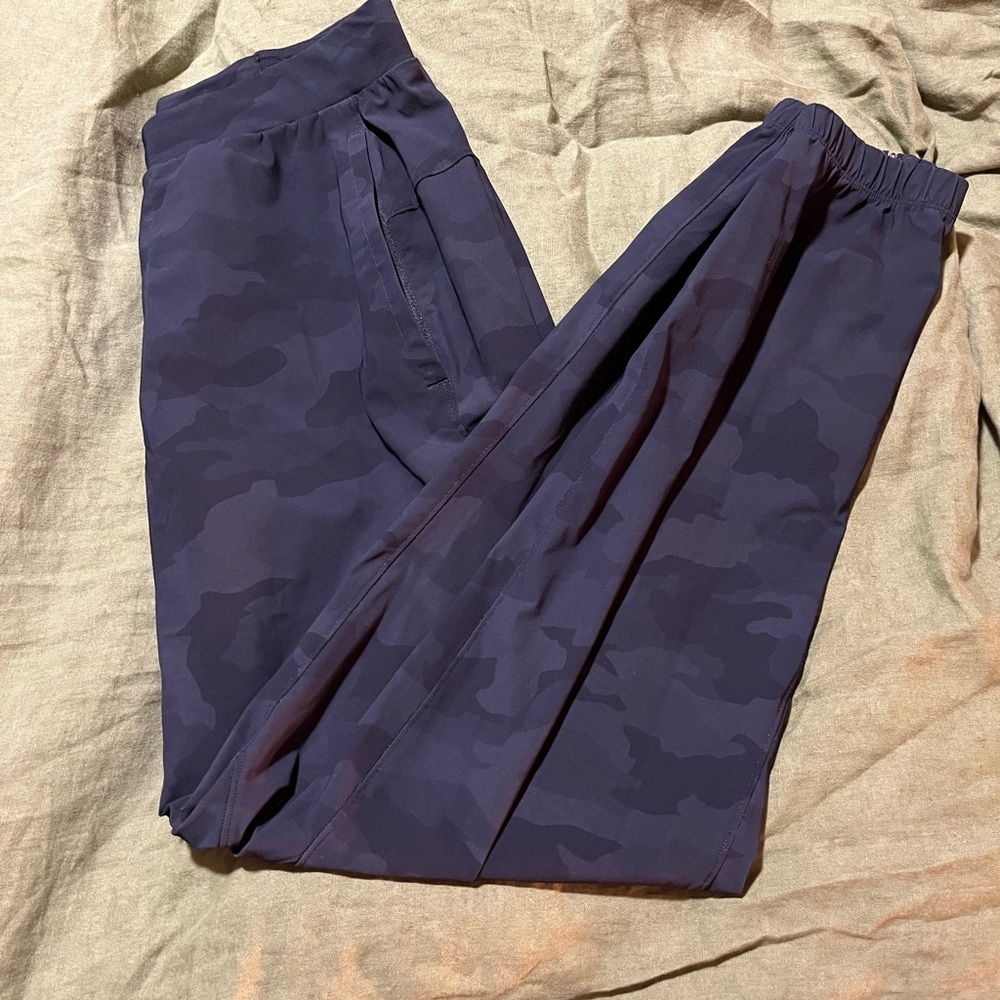 Men’s Lululemon camo black joggers